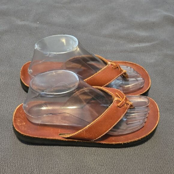 Old Navy Brown Leather Sandals Classic Thong Design - Picture 3 of 6
